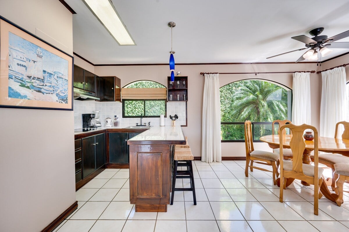 Flamingo Marina Real 11 – Move-in Ready Condo Steps from Flamingo Beach   