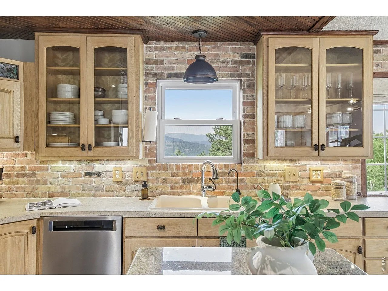 278 Overlook Drive: A Mountain Retreat with Sweeping Views and Timeless Colorado Character