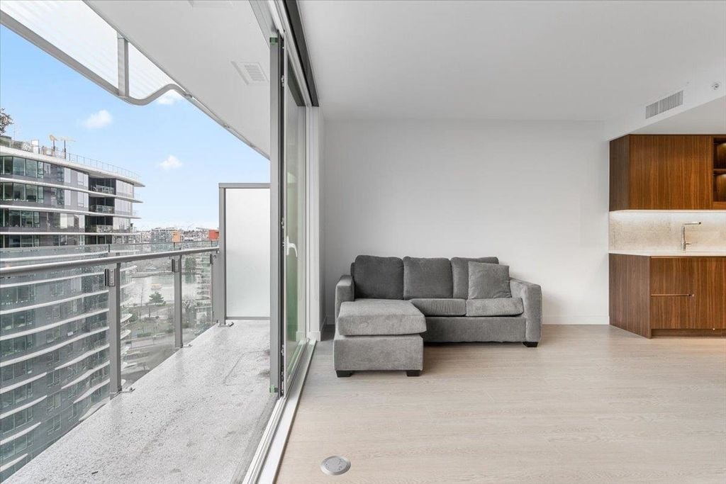 89 Nelson St, #1410