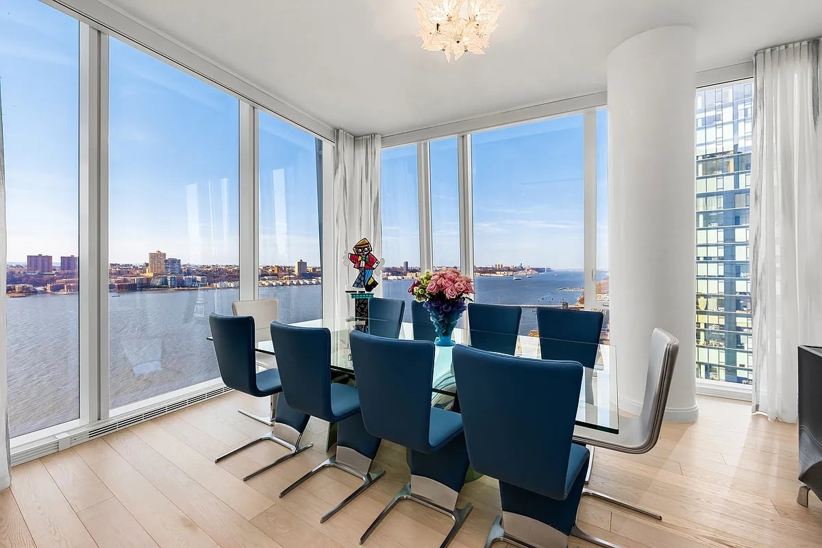 10 Riverside Blvd #27B