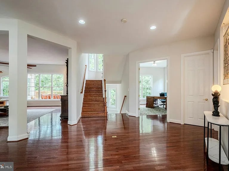 106 Calvary Ct SE