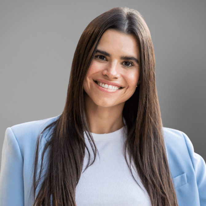 Lara Almeida Frohlich Santa Clarita, CA Real Estate Agent Headshot