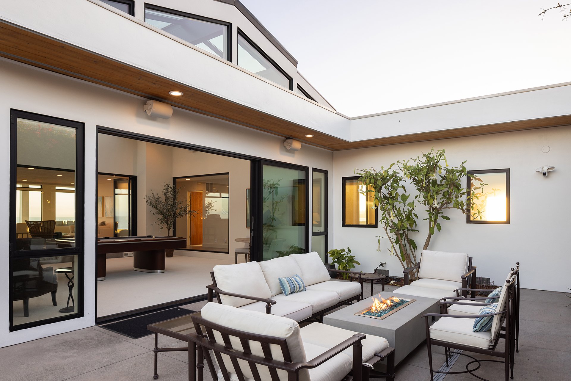 Contemporary Oceanfront Retreat