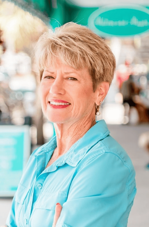 Anna Beverly Lake Mary, FL Real Estate Agent Headshot