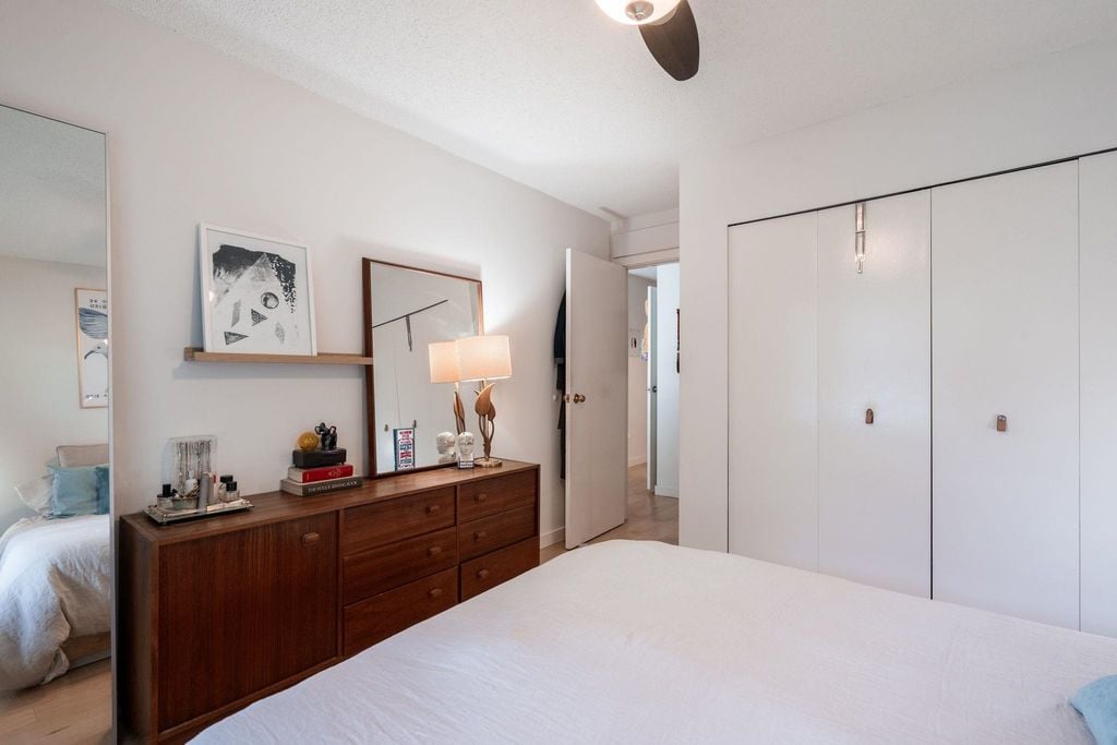 2328 Oxford St, #204