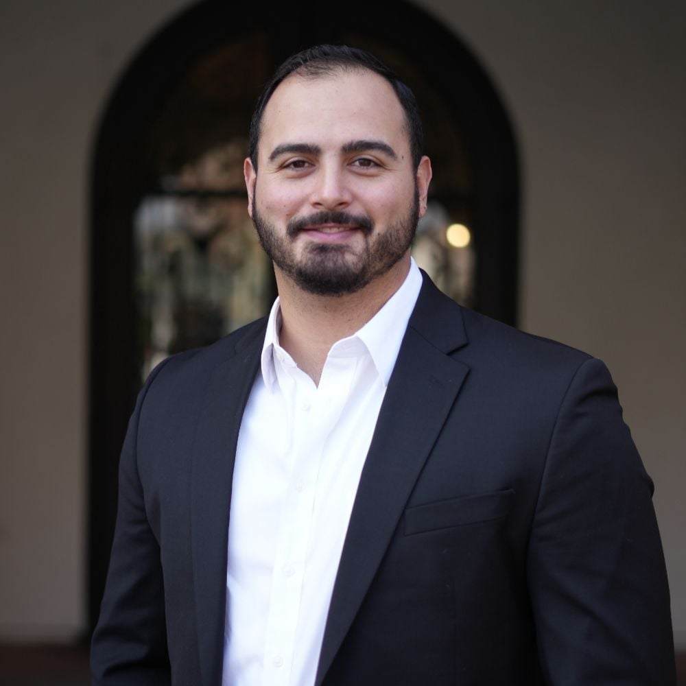 Mario Quinonez Fresno CA, Real Estate Agent Headshot