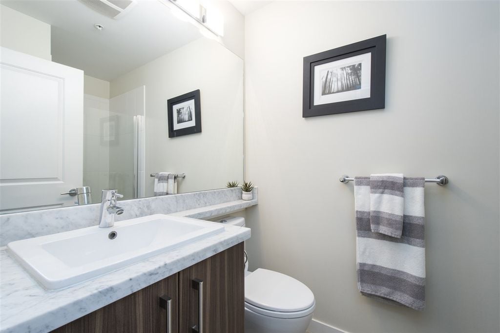 119 W 22nd St, #406