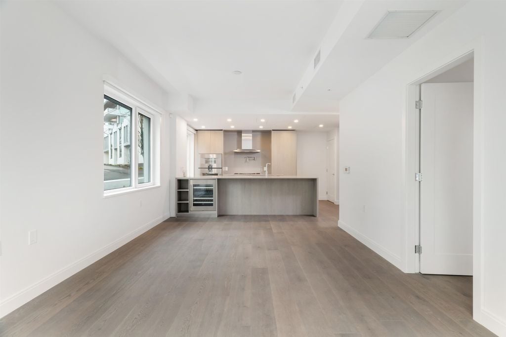 478 W 33rd Ave