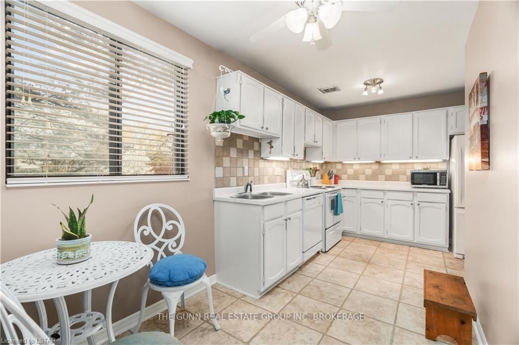 300 Everglade Cres 22