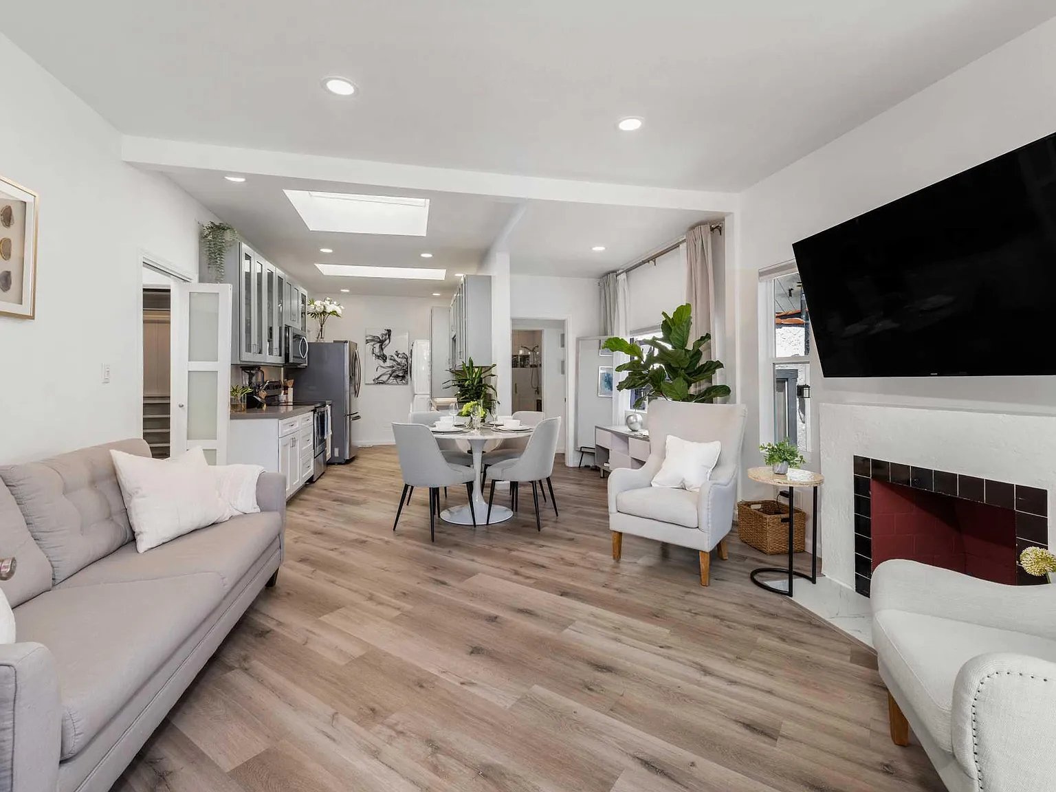 8823 Betty Way, West Hollywood 