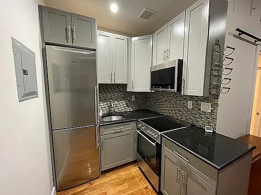 420 West 46th St #A1