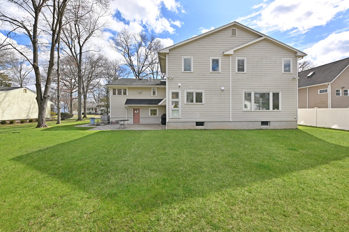23 Spruce Pl