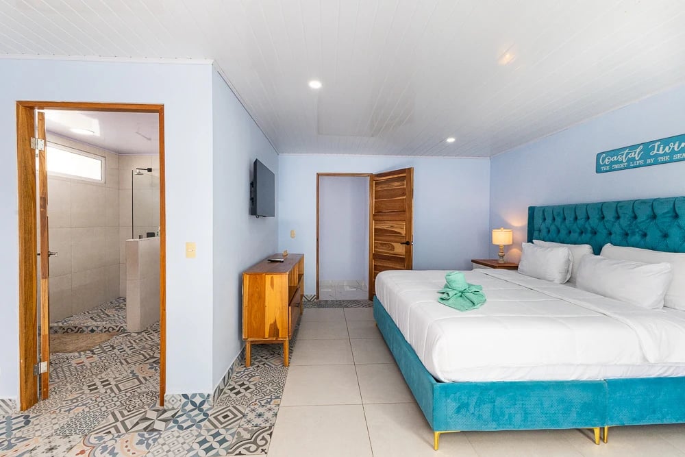 Turnkey Tropical Investment Contemporary Villa near Marina