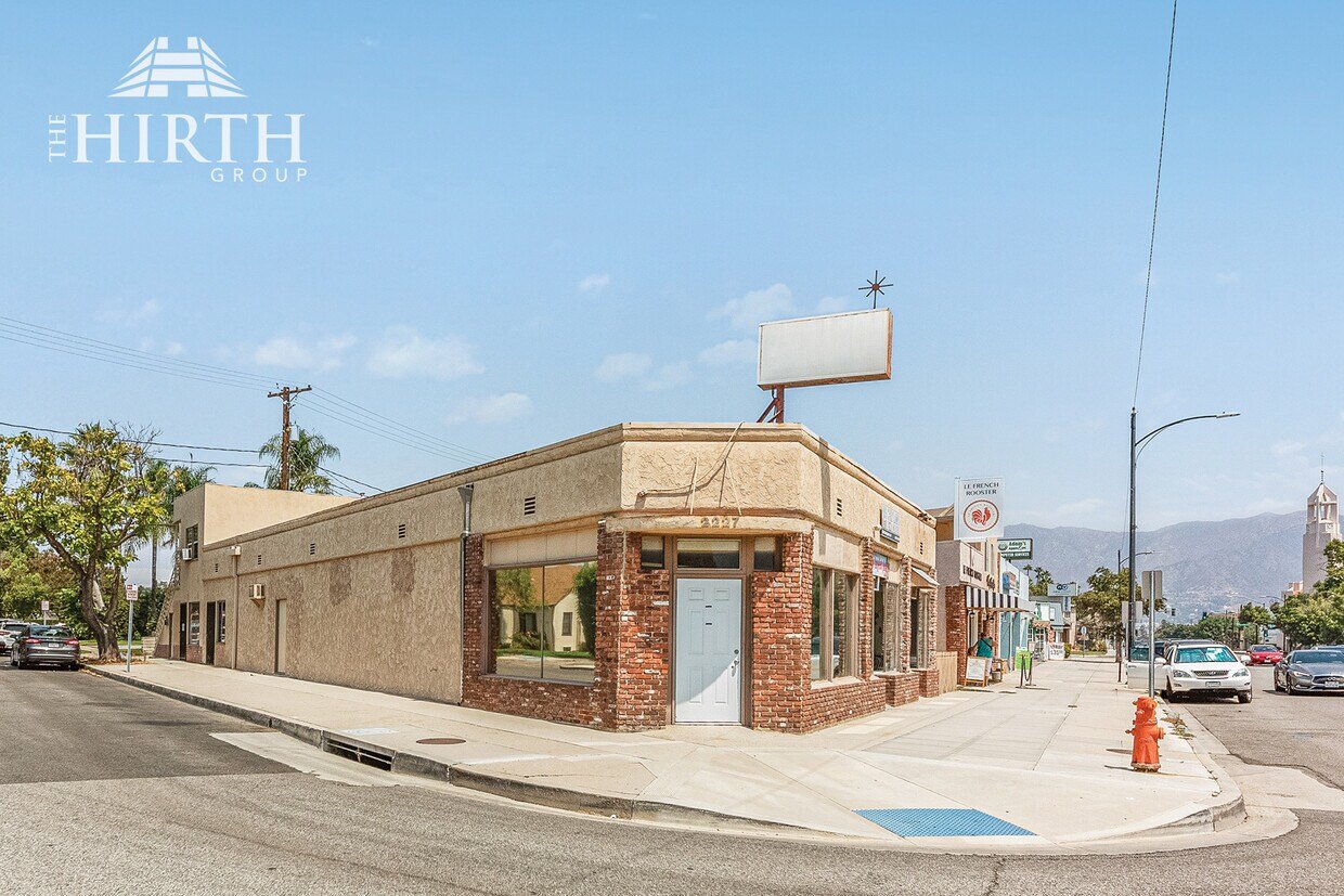 2225-2227 W Olive Ave