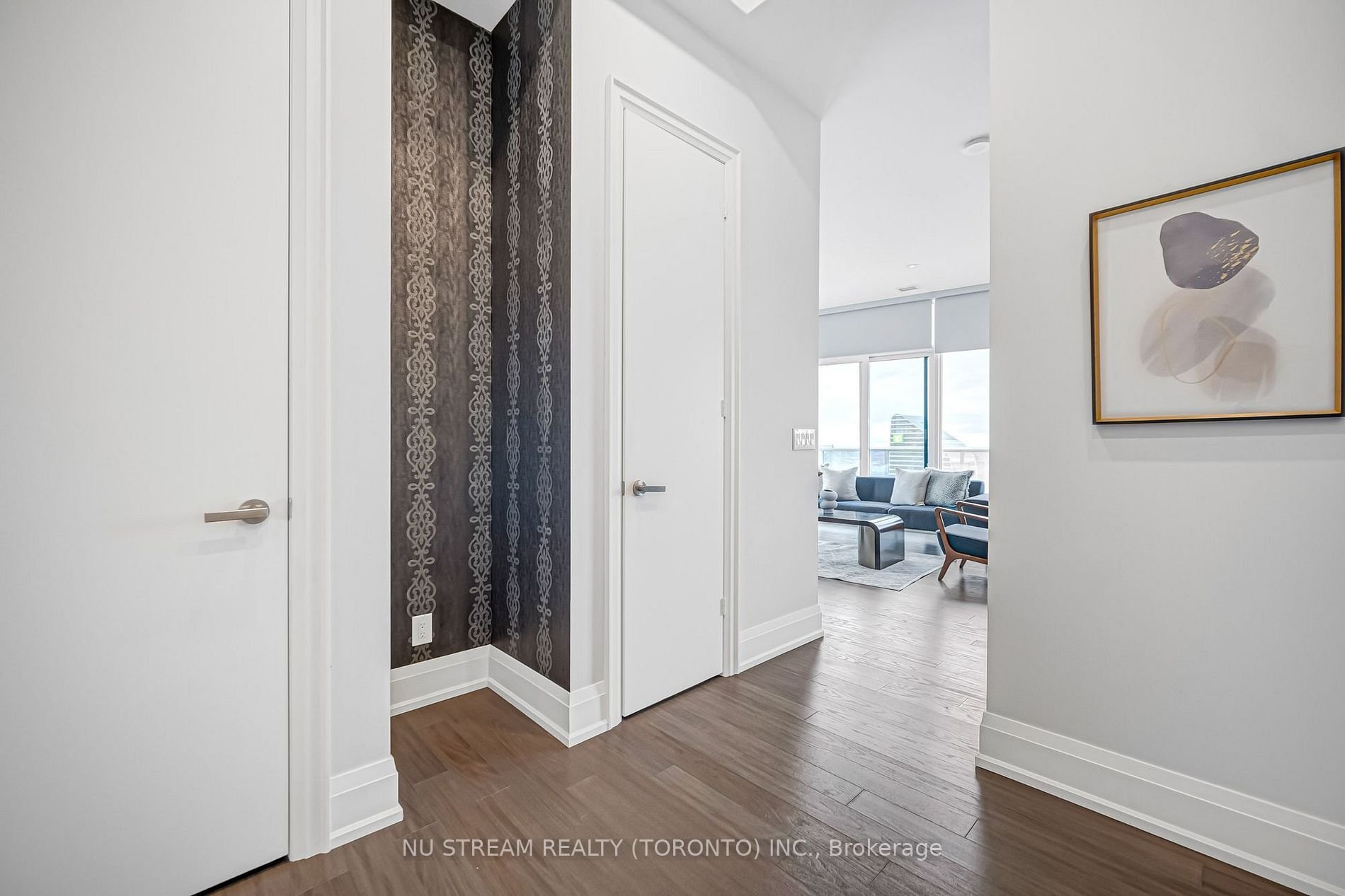 ICONIC LIVING AT 100 HARBOUR ST