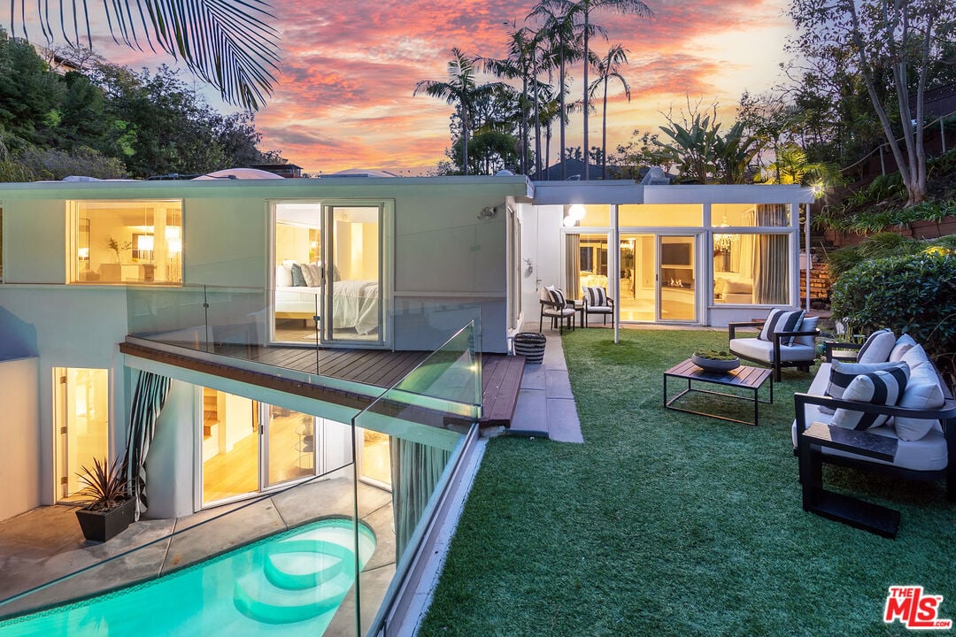 Halo Manor, Braeridge Dr, 90210