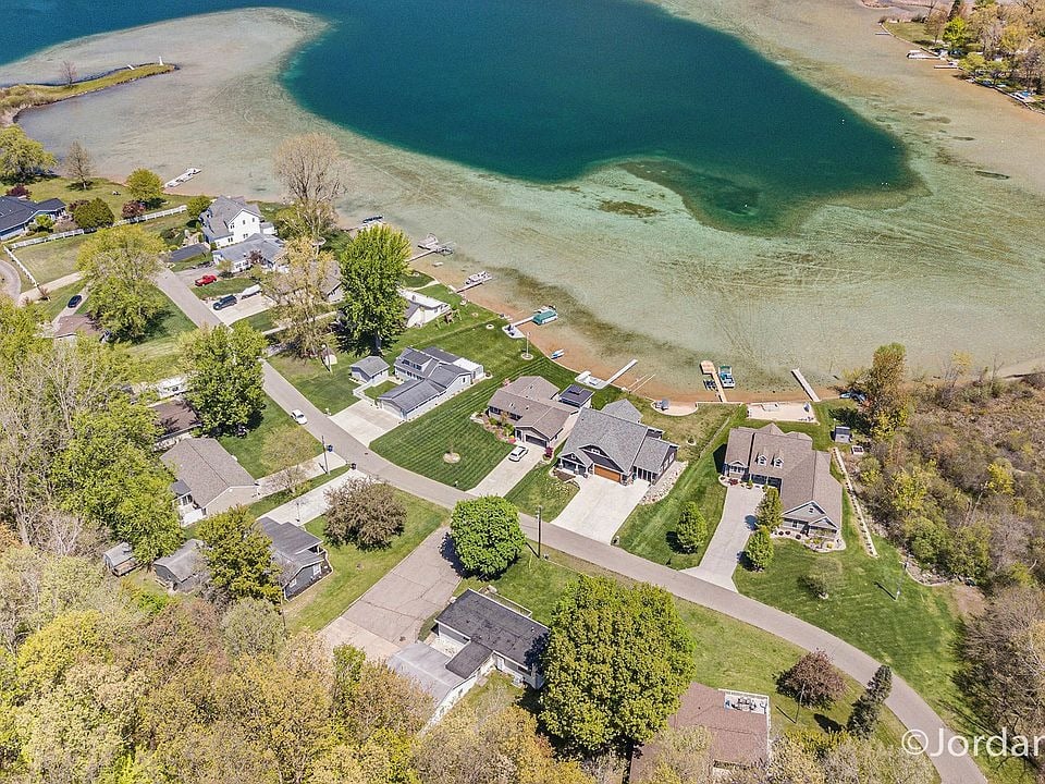 12507 Terry Ave, Wayland, MI 49348