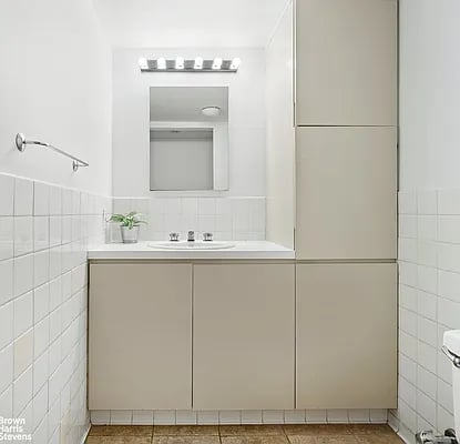 118 Suffolk Street #4AB