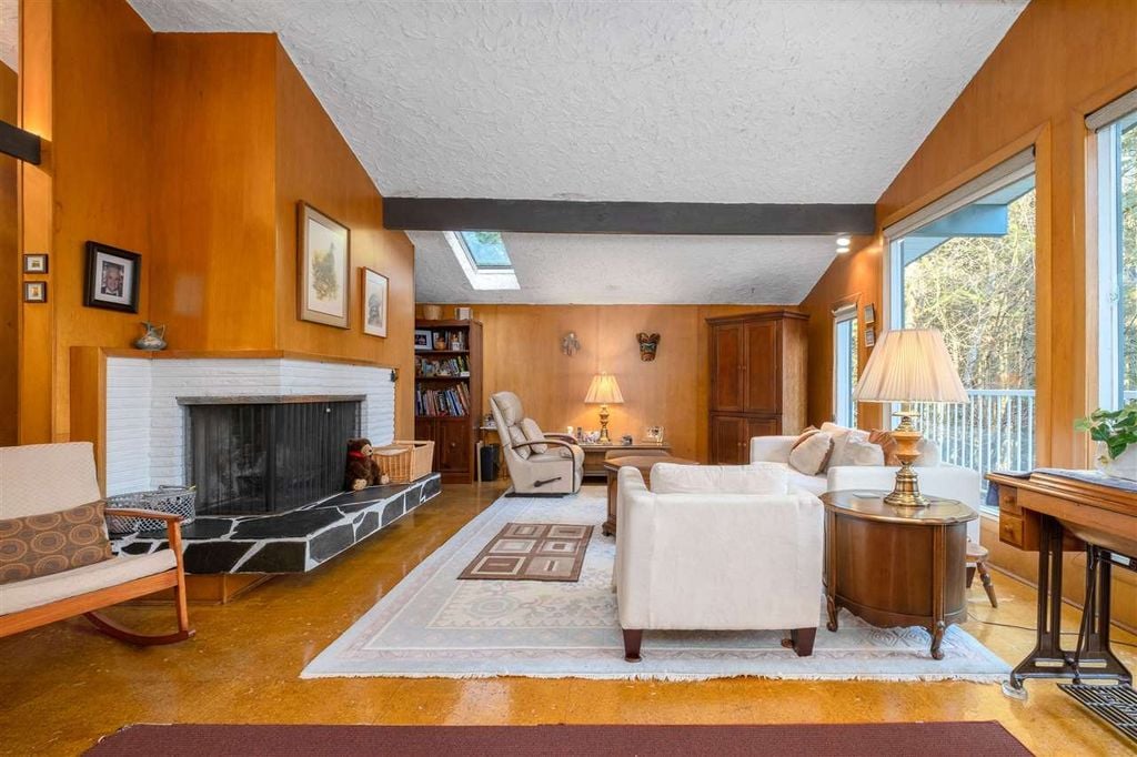 4520 Lynn Valley Rd