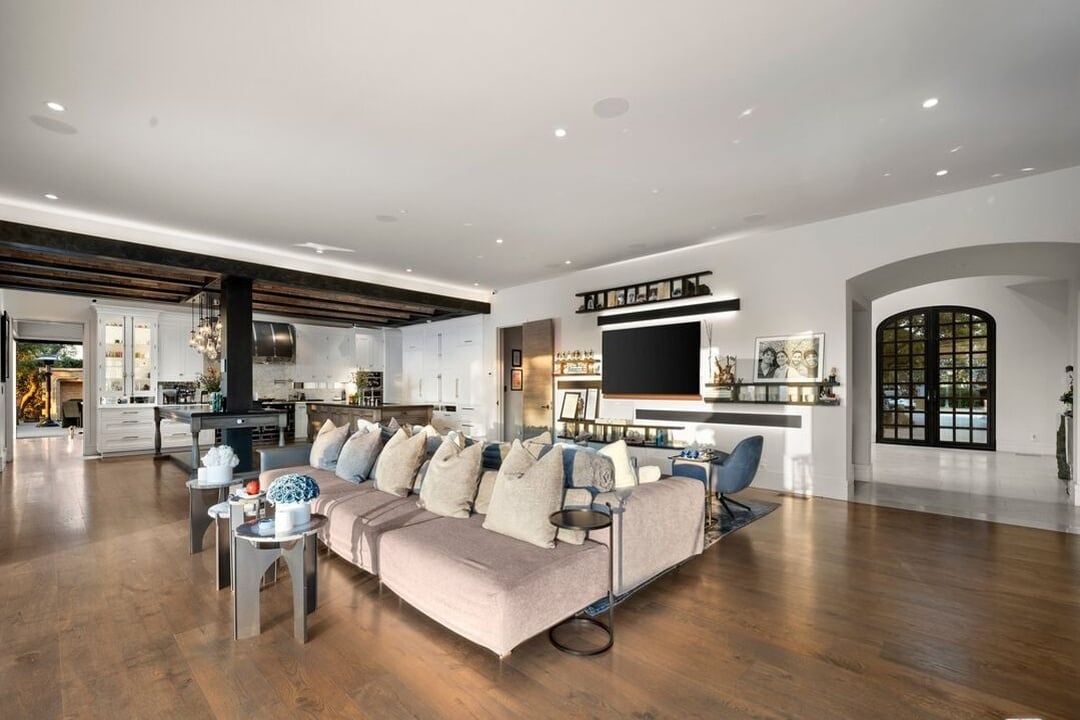 Stone Ridge Ln, 90077