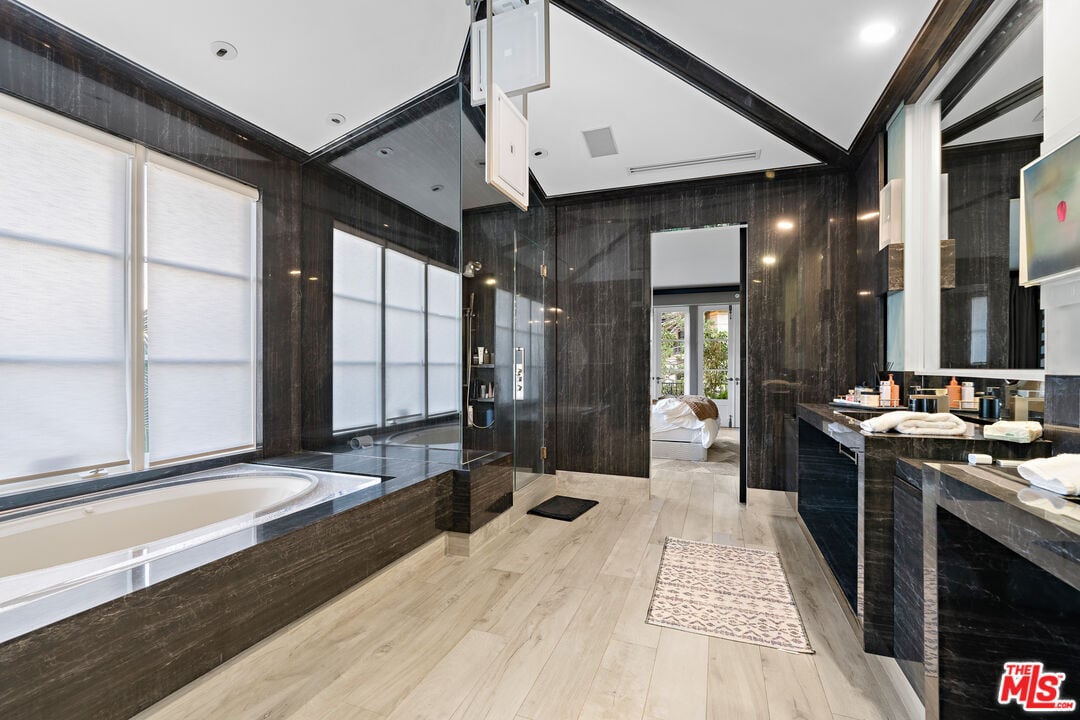 Century Woods Dr, 90067