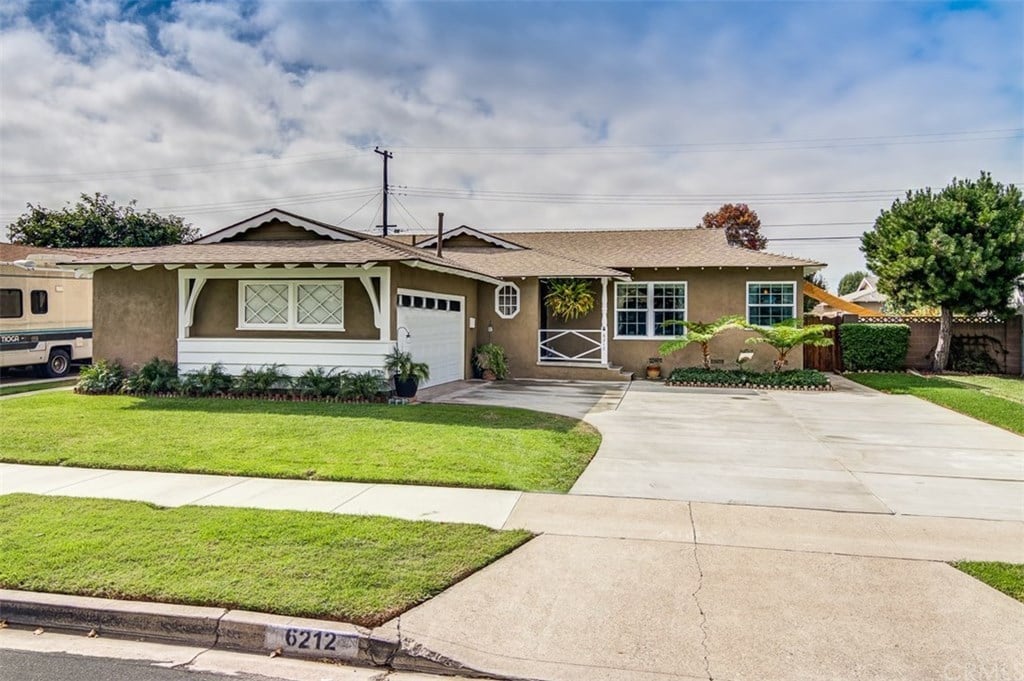 6212 Chickasaw Dr
