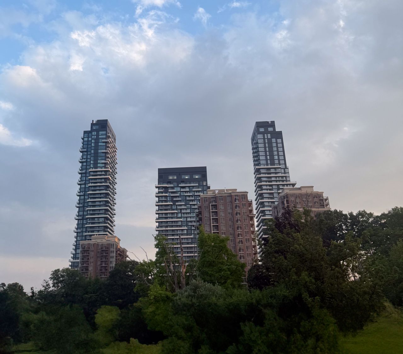 30 Inn on the Park Dr 3104