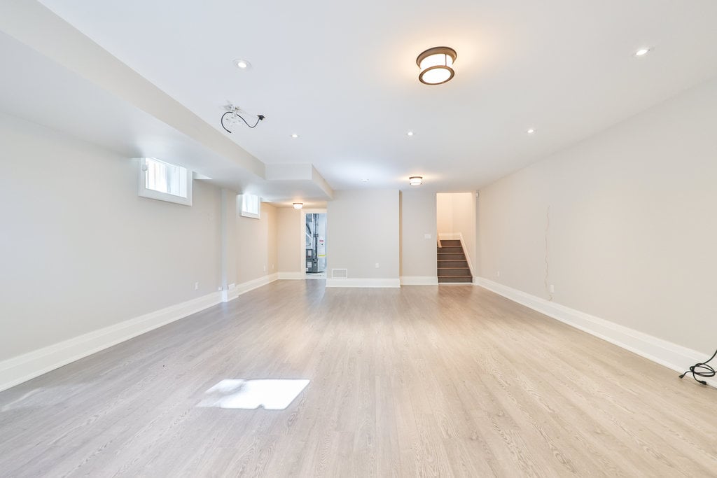 15A Tecumseth Ave
