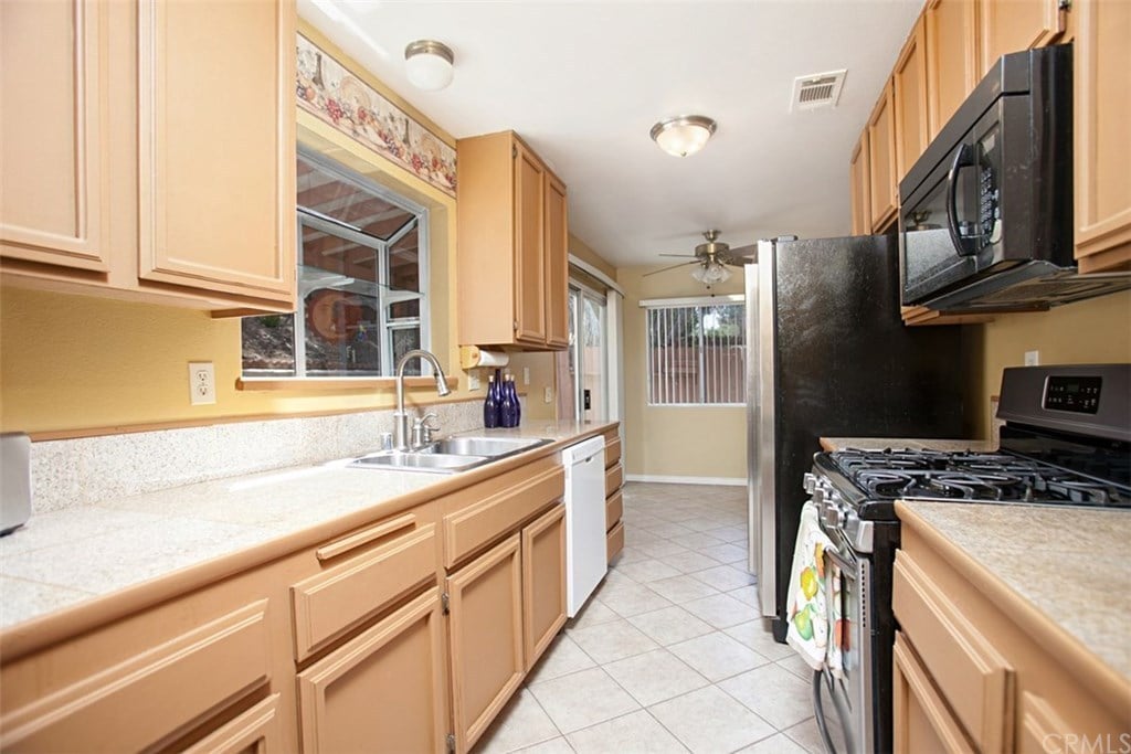 1710 S Mammoth Pl