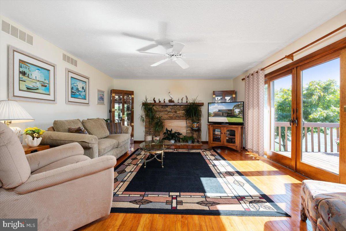 88 E Lake Dr