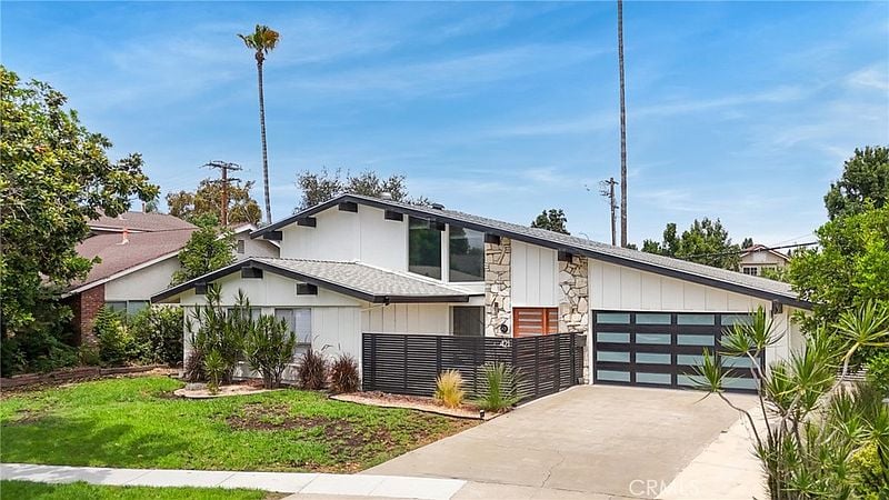 421 Larry Ln