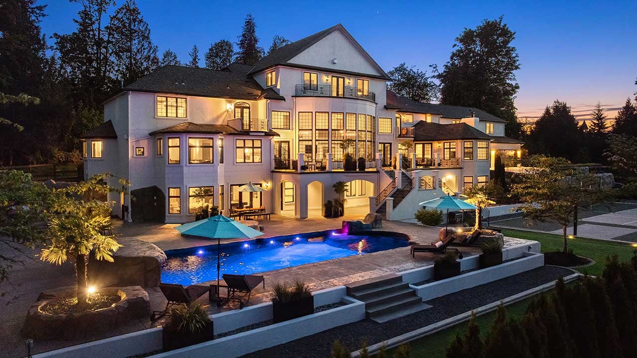 Awe-Inspiring Views & Resort-Style Living in Redmond
