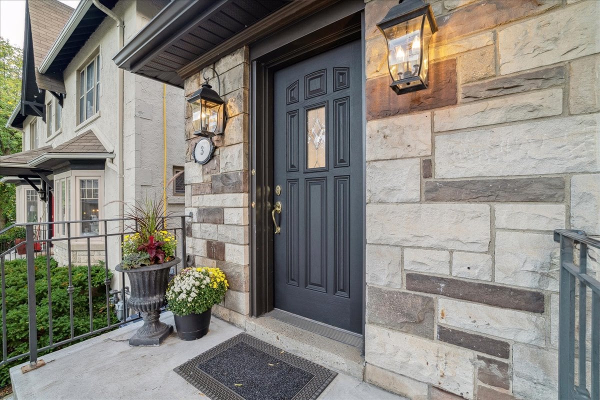 Executive Rental in Forest Hill