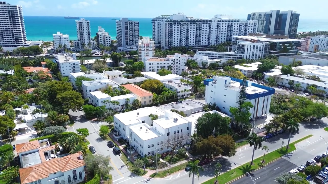 2463 Pine Tree Dr #PH, Miami Beach
