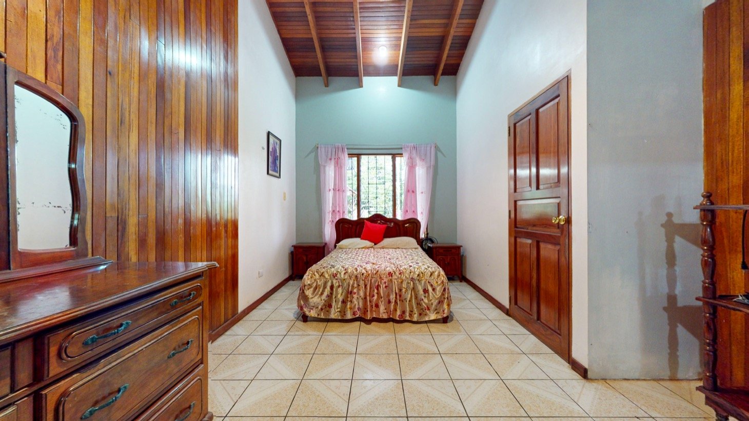 House for Sale in Ojochal, Costa Rica – Traditional Charm on 2.75 Acres