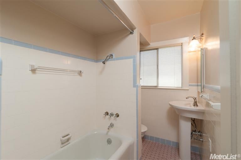 Another Home Sold in East Sacramento! Represented Buyer