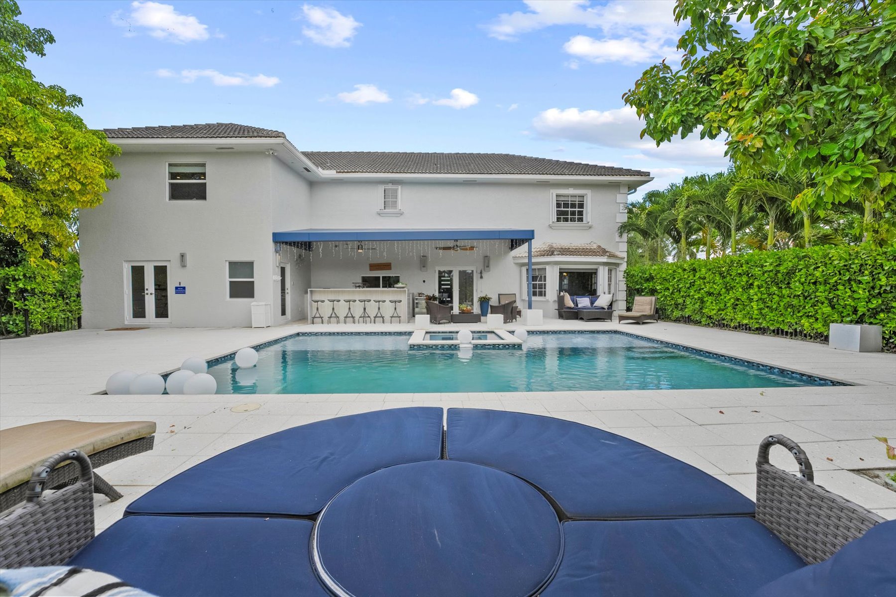2900 Greenbriar Blvd