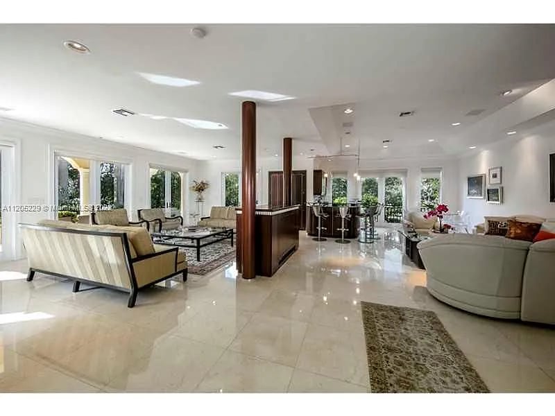 208 Costanera Rd