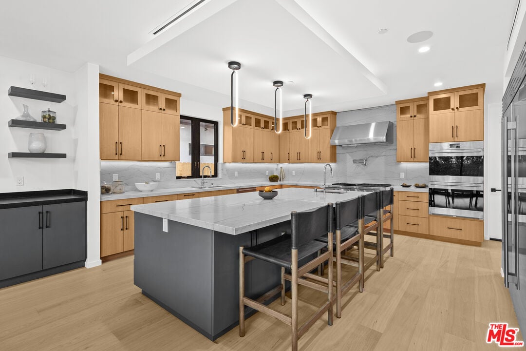 Castle Heights Pl, 90034