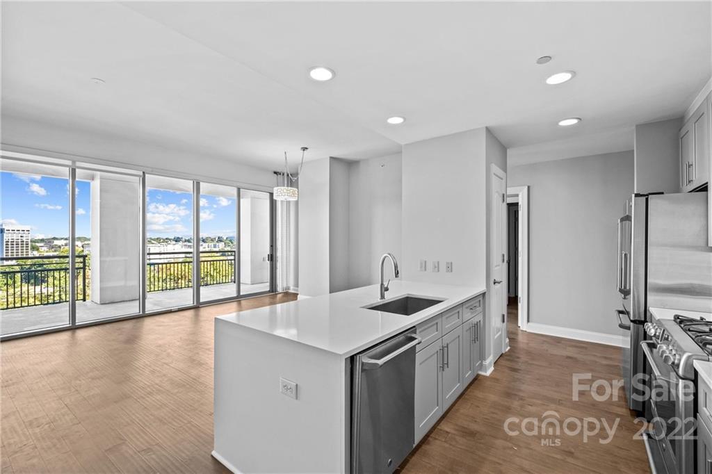 701 Royal Ct #813
