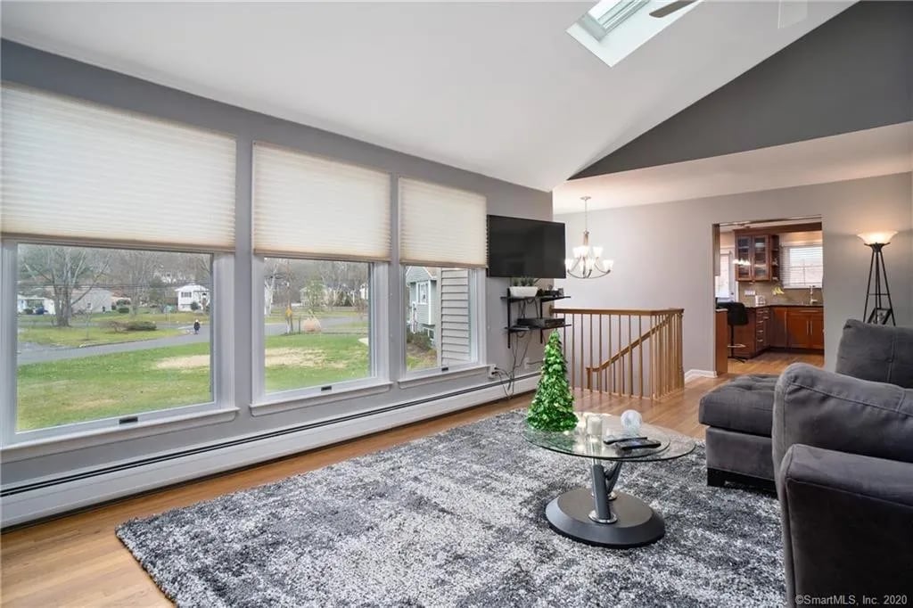 28 Surrey Dr, Norwalk