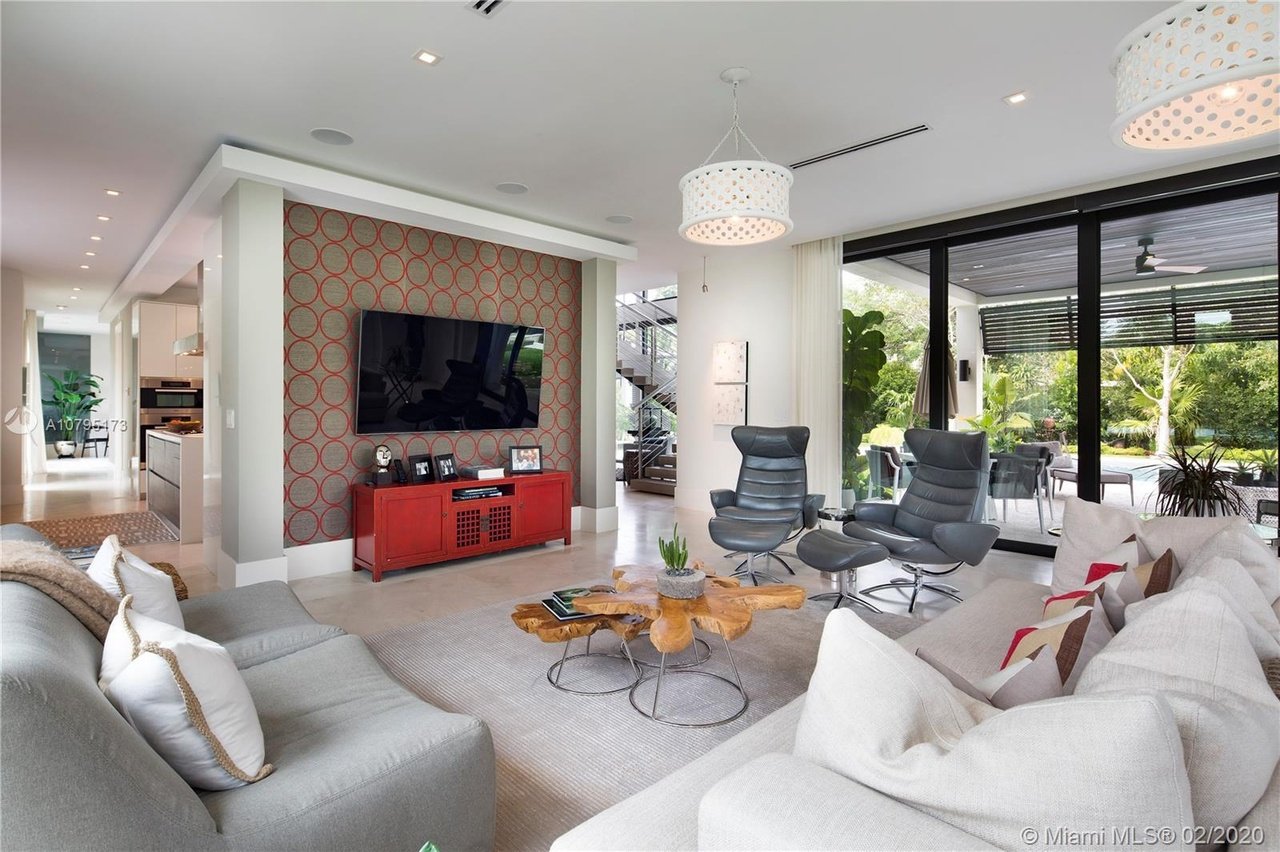 4965/4945 SW 82 St
