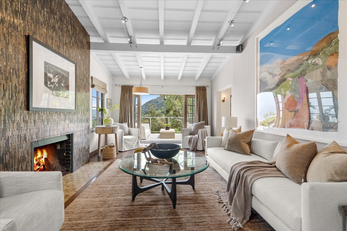 Lake Hollywood 4 + 2 Spanish Home with Views 