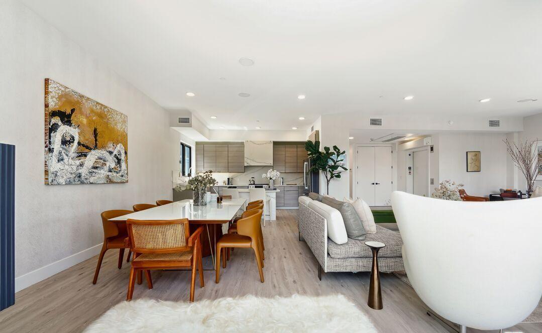 137 N Doheny Dr
