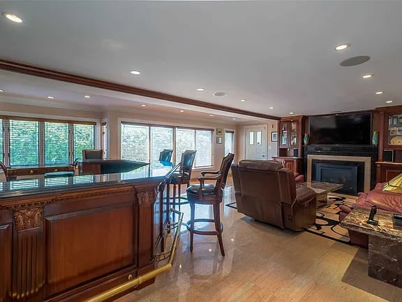 402 Old Courthouse Rd