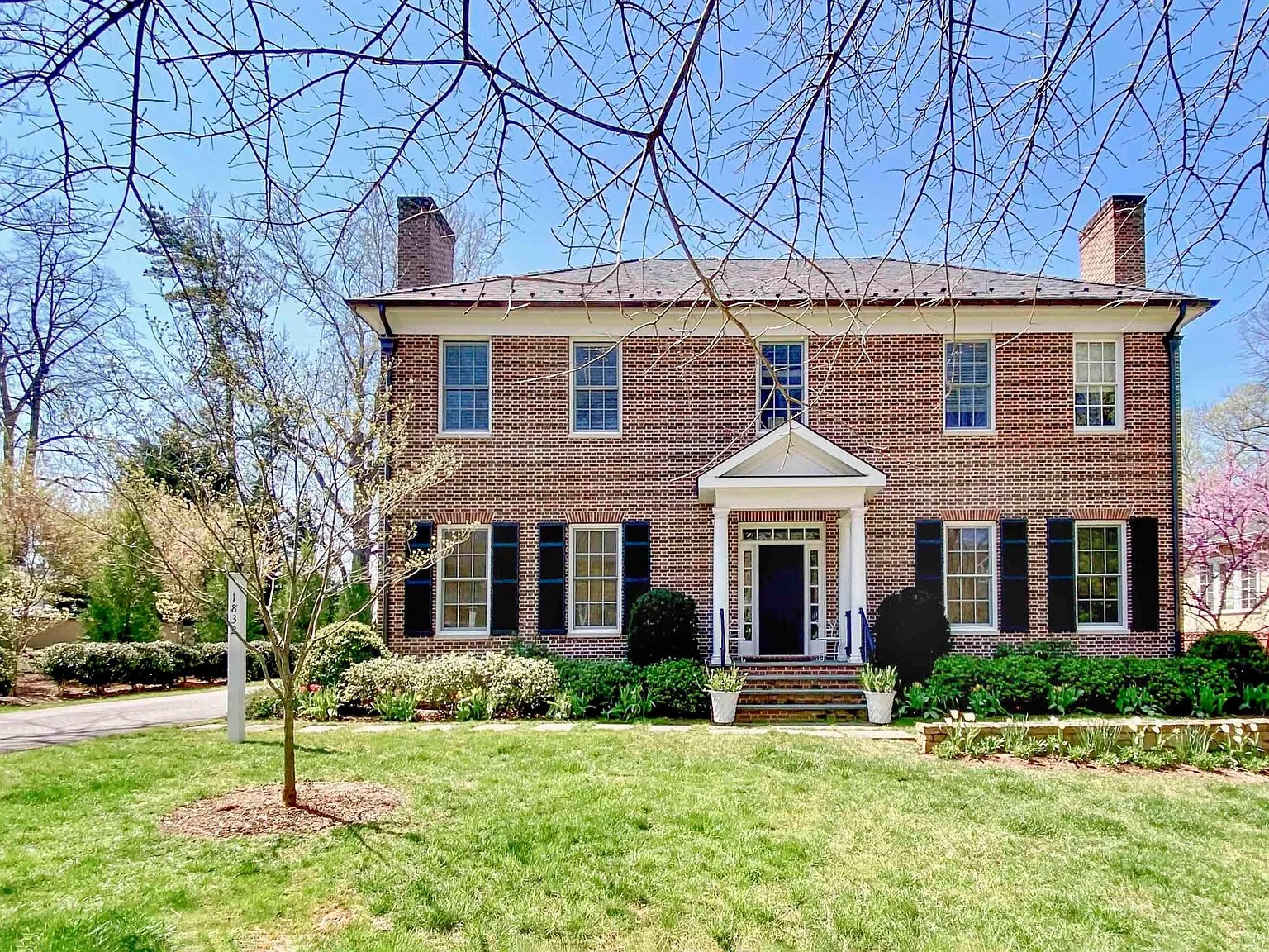 1832 University Cir