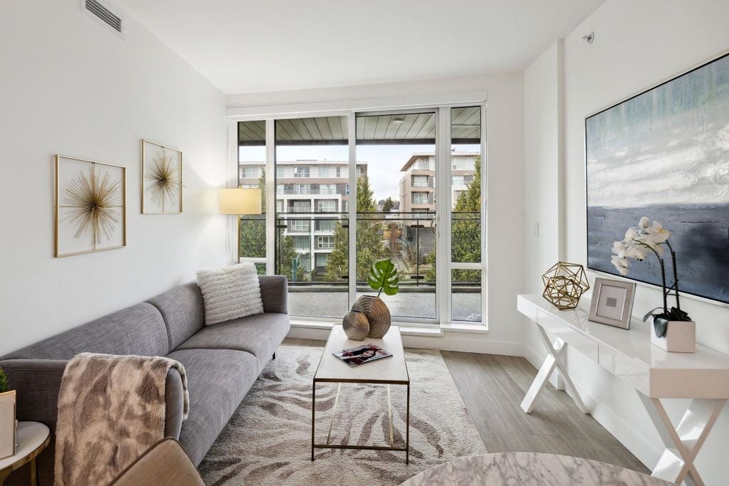 7638 Cambie St, #404