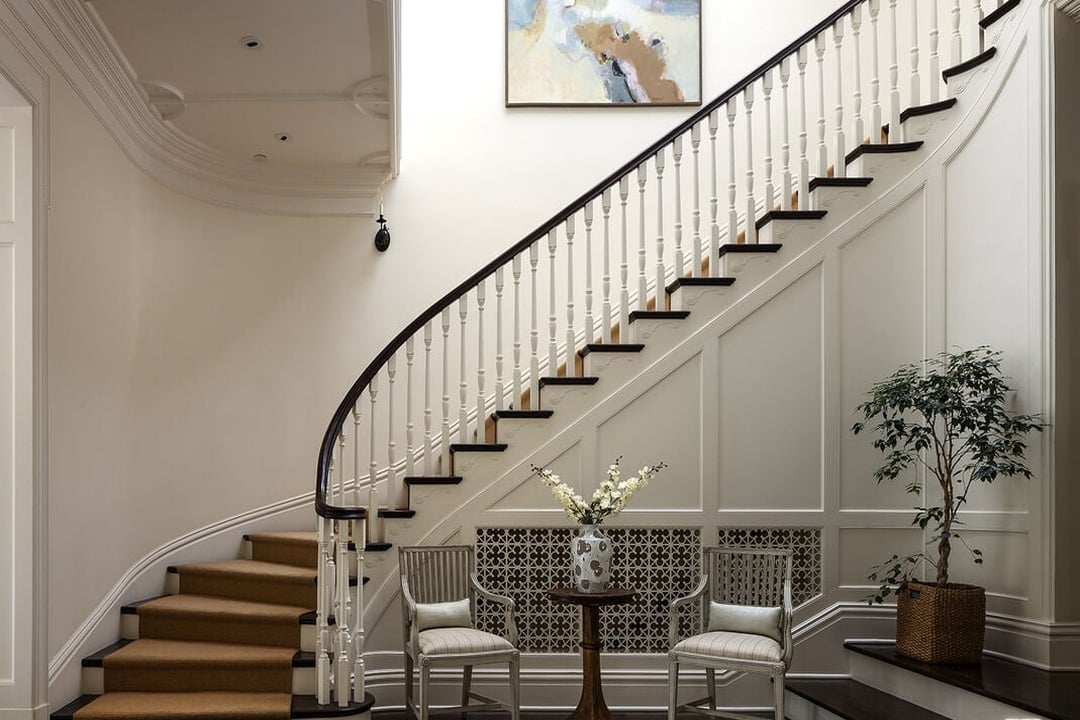 Mandeville Canyon Rd, 90049