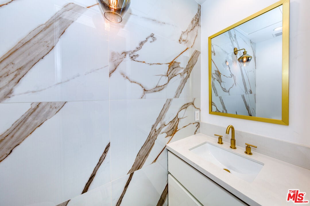 1635 S Sherbourne Dr