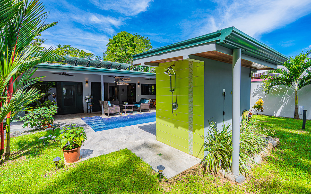 Home Near Downtown Uvita with Private Forest and Creek